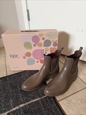 Igor Glossy Brown Chelsea Rain Boots